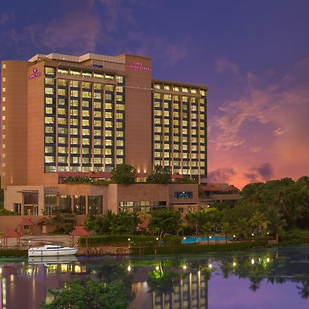 Crowne Plaza Kochi By Ihg Hotell Exteriör bild Hilton Garden Inn, Mysore