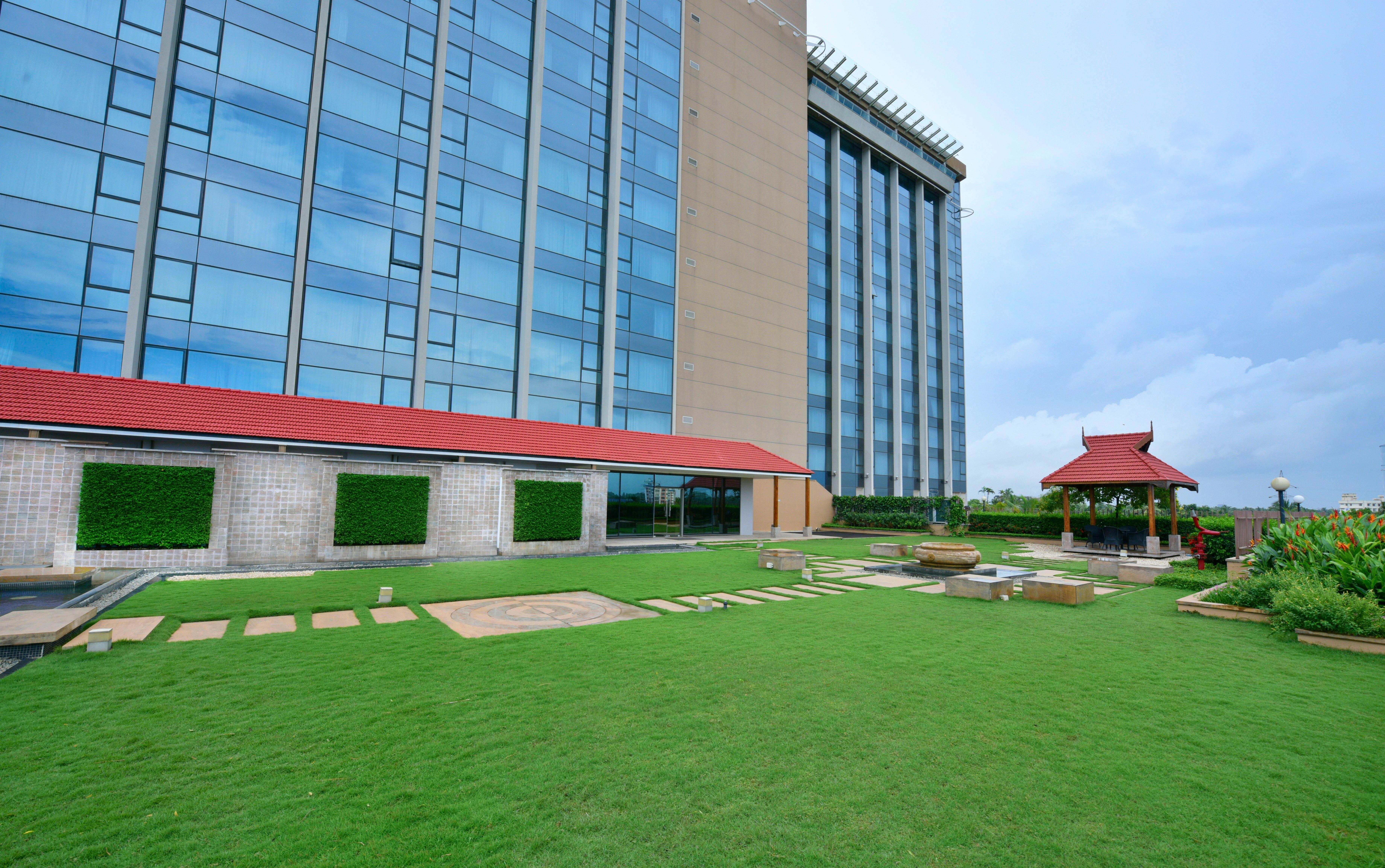 Crowne Plaza Kochi By Ihg Hotell Exteriör bild The Royal