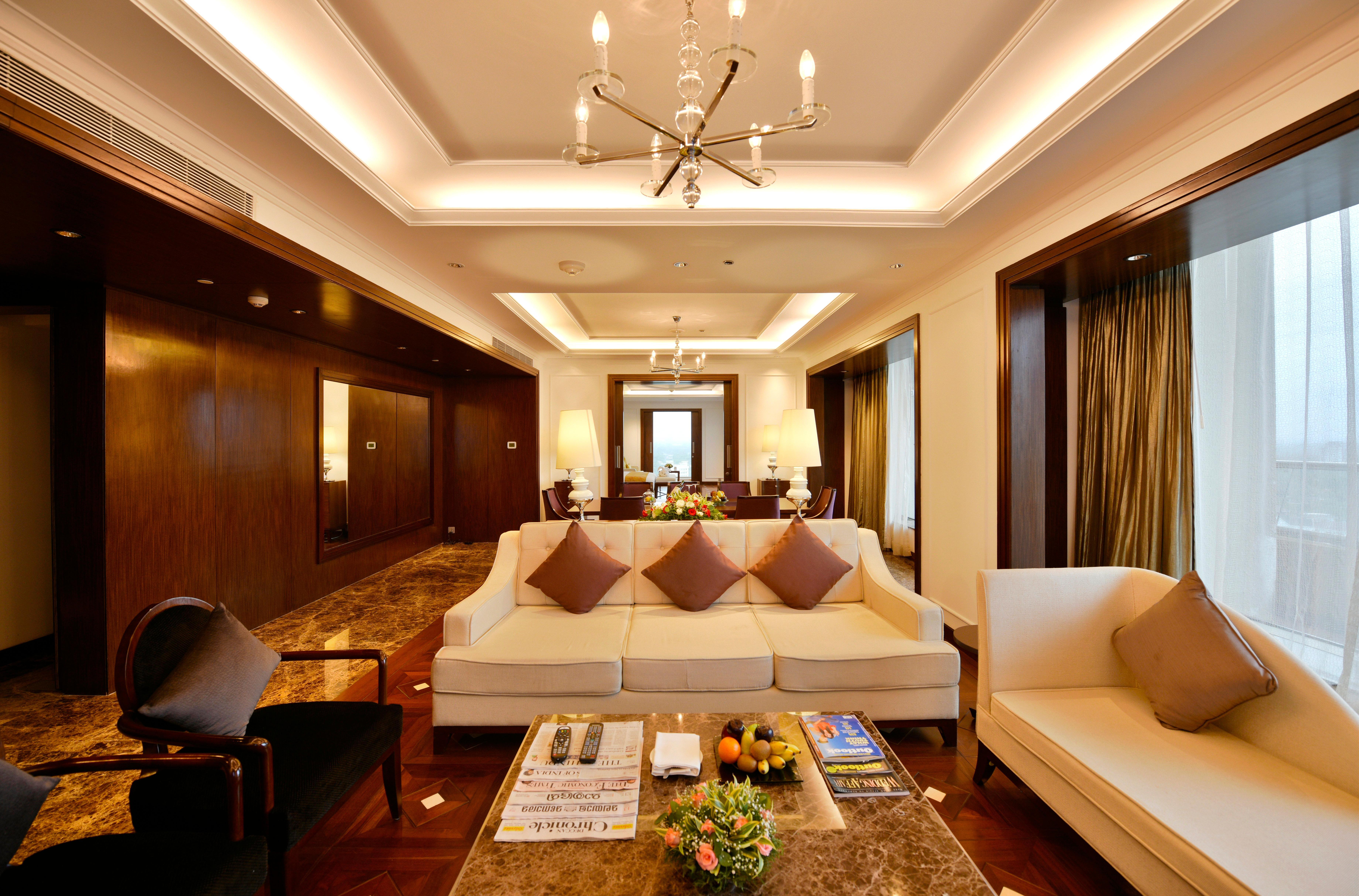 Crowne Plaza Kochi By Ihg Hotell Exteriör bild A suite at the hotel