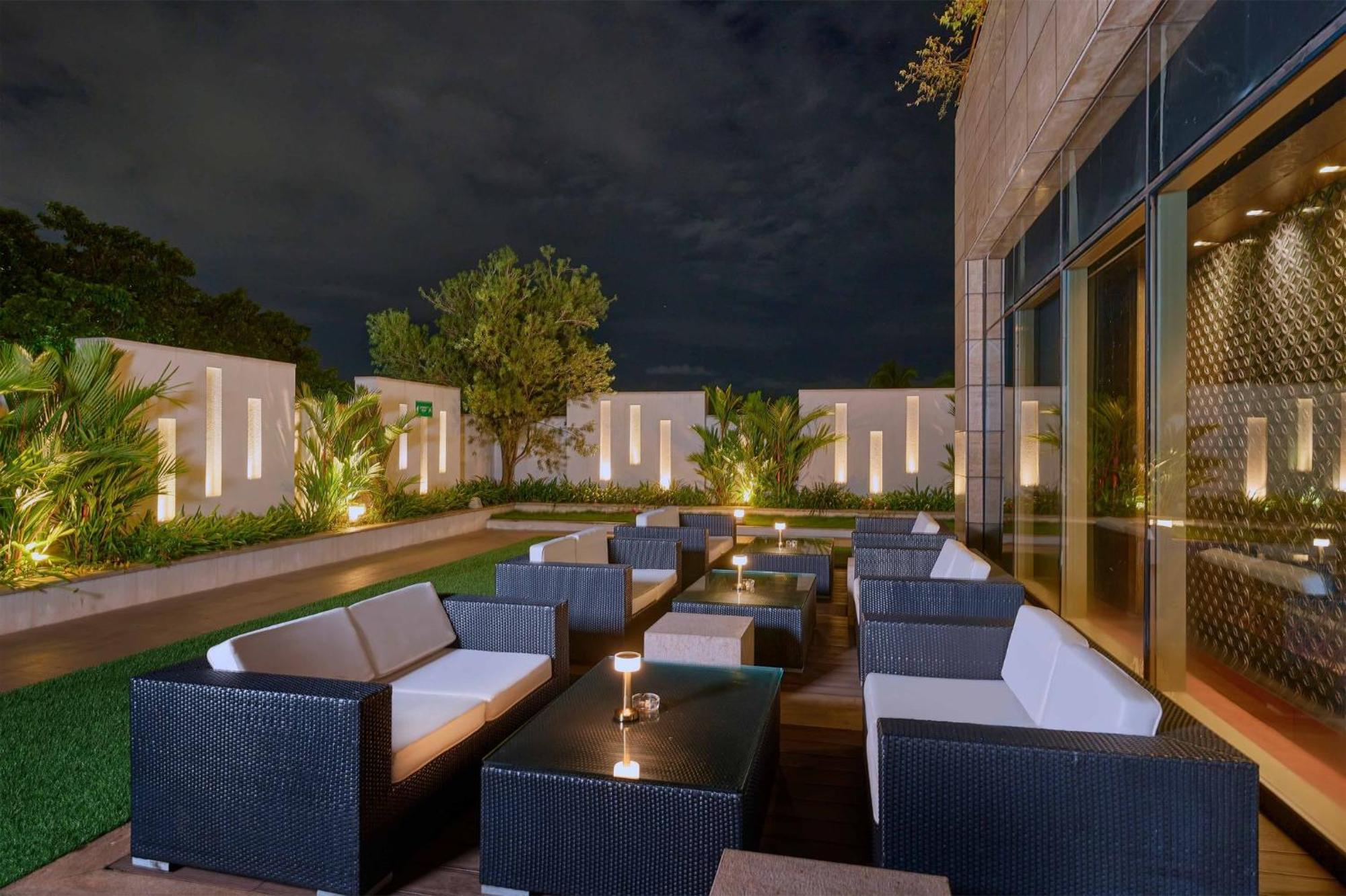 Crowne Plaza Kochi By Ihg Hotell Exteriör bild The Park, Hyderabad